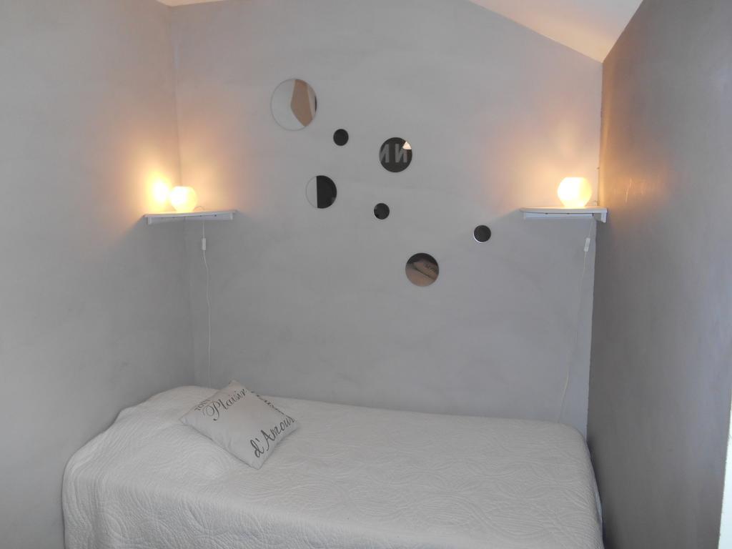 Escampette Hotel Saint-Aubin-en-Charollais Kamer foto